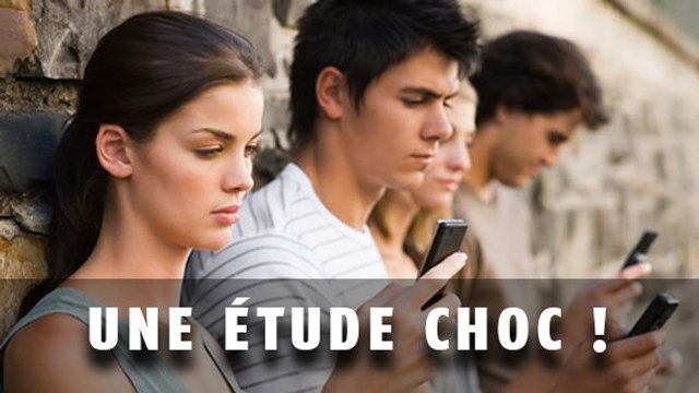 Text neck : Passer trop de temps sur son téléphone cause de sérieux problèmes de santé