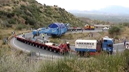 Comment transporter une énorme turbine sur une route en lacets ?