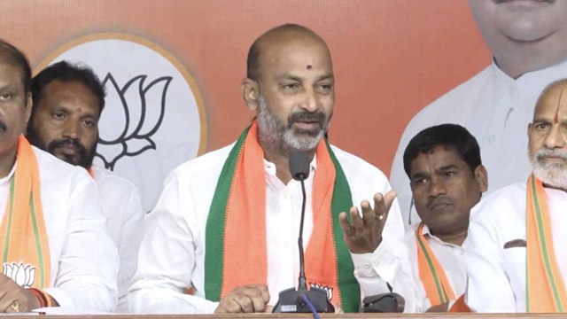 KCR ఆస్కార్ మించిన పురస్కార్ నీకే - Bandi Sanjay| Telangana Job Notifications | Oneindia Telugu