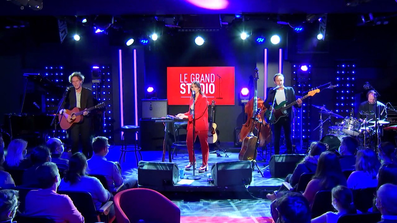 Joyce Jonathan interprète "T'es beau, t'es beau" dans "Le Grand Studio RTL"