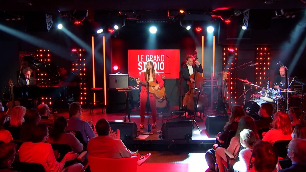 Joyce Jonathan interprète "Ca ira" dans "Le Grand Studio RTL"