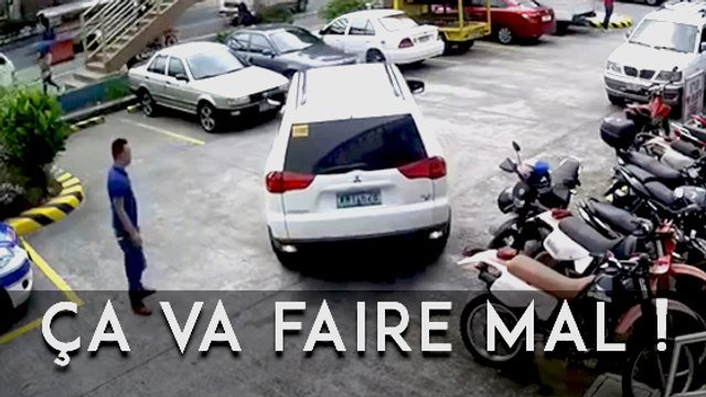 Un mec éclate trois motos et deux voitures en voulant se garer