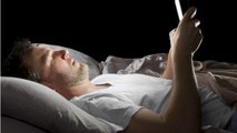 Consulter son téléphone avant de dormir comporte-t-il un risque pour la santé ?