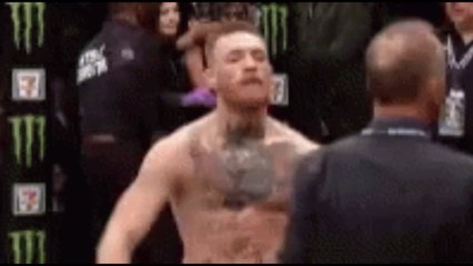UFC : 2 mois après, McGregor dévoile les impressionnantes cicatrices suite à sa blessure lors de l'UFC 264