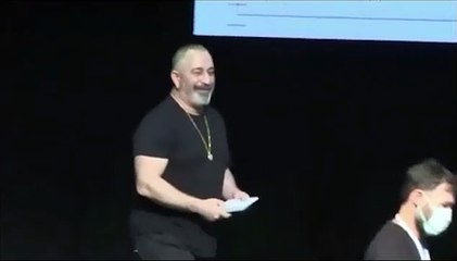 Cem Yılmaz'dan Muharrem Sarıkaya taklidi