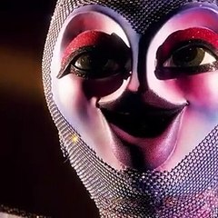 Pánico en ‘Mask Singer’: la famosa bajo ‘Luciérnaga’ se asfixia en plena actuación