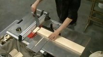 Cet artisan travaille le bois pour fabriquer un superbe bol