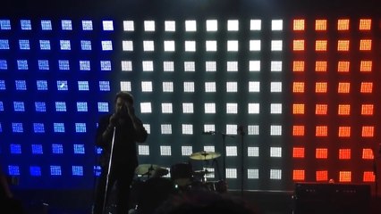 Johnny Hallyday chante une chanson qu'il avait composée après les attentats de Charlie Hebdo