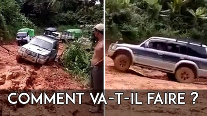 Un éléphant aide à dégager un 4X4 coincé dans la boue