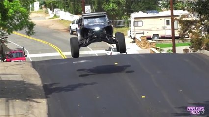 Un Buggy de 800 chevaux à pleine vitesse dans les rues de San Diego