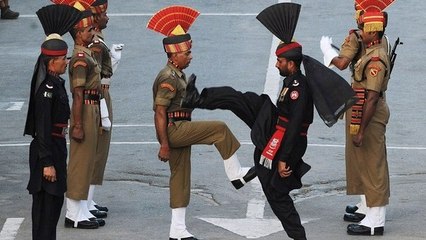L'incroyable cérémonie de clôture de la frontière entre l'Inde et le Pakistan