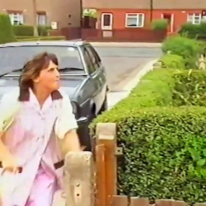 Classic British Comedy - Aunty's Bloomers