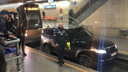 Bruxelles : Ivre, il conduit sa voiture sur les rails du métro