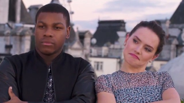 Sortie du DVD de Star Wars VII : Le rap de Daisy Ridley et John Boyega sur le tournage du film
