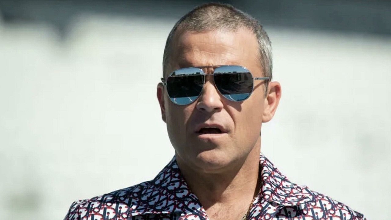 “Non ho più una casa”. L’annuncio del discusso vip lascia tutti senza parole “Ho venduto tutto”