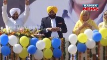 AAP CM Candidate Bhagwant Mann And His Mother Harpal Kaur Greet The Party Workers And Supporters