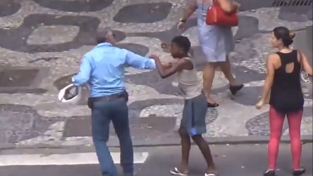 Brésil : des touristes se font sauvagement dépouiller dans une rue de Rio de Janeiro