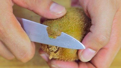 Comment peler un kiwi facilement ?