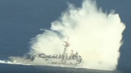 Découvrez comment la Navy détruit un navire de guerre  !