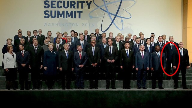 Barack Obama se moque du retard de François Hollande au Sommet sur la sécurité nucléaire