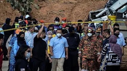 Waris mangsa terkorban tragedi tanah runtuh terima sumbangan RM10,000 - MB