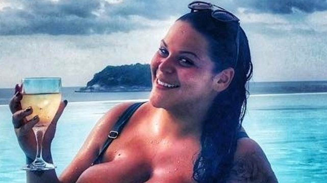 Sarah Fraisou dévoile ses seins en photo et choque ses fans