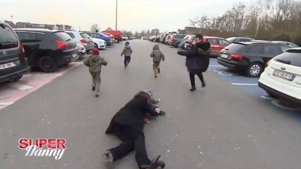 Super Nanny fait une chute bien douloureuse