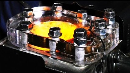 Cette vidéo nous montre comment fonctionne un moteur à combustion