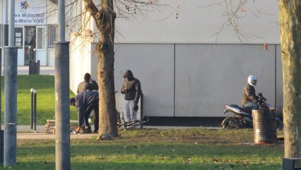 Loger gratuitement ? C'est possible, en vivant au milieu des dealers