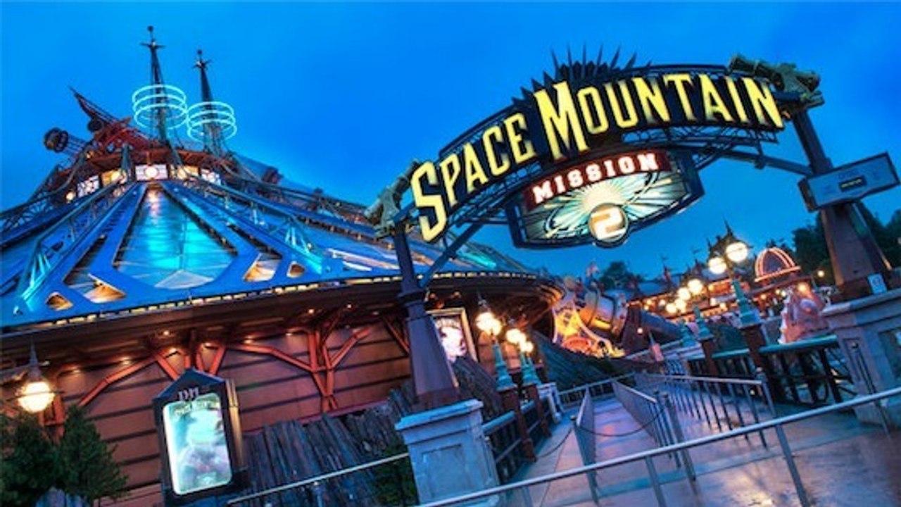 Space Mountain : une femme atteinte de perte d'équilibre permanente après avoir fait l'attraction de Disneyland