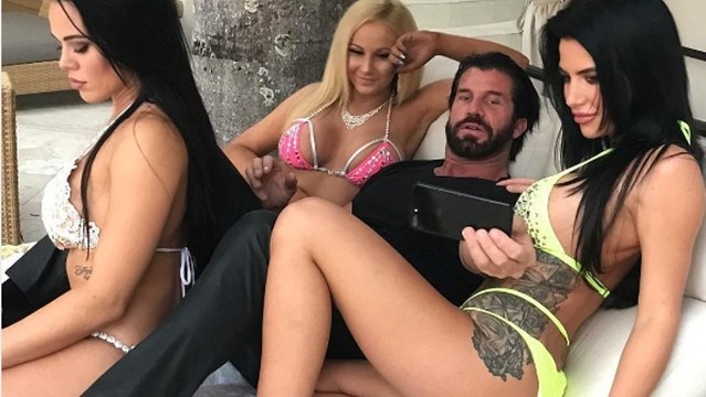 Travers Beynon : cet homme marié passe toutes ses nuits avec ''4 femmes dans son lit''