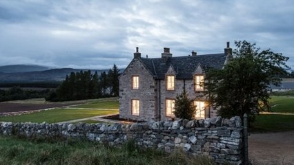 Les propriétaires de cette maison recherchent nounou payée 5000 € par mois. Et il y a une vraie raison à cela.