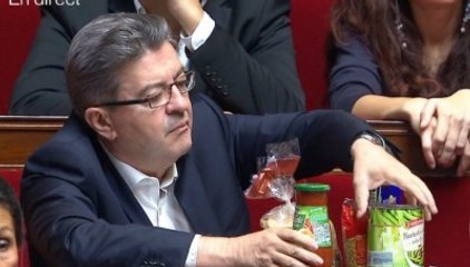 Jean-Luc Mélenchon apporte un sac de courses à l'Assemblée nationale !