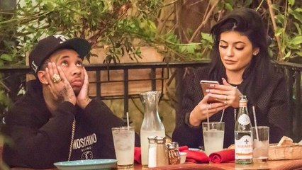 Il l'attaque en justice pour avoir envoyé des SMS pendant leur premier rendez-vous