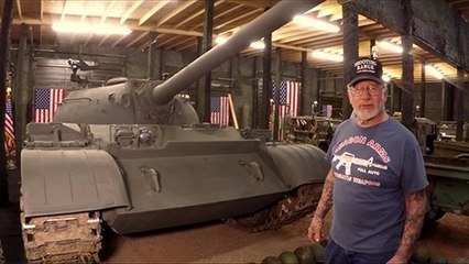 Armes : Cet homme pourrait équiper toute une armée avec son incroyable collection d'objets et d'armes militaires