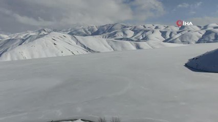 Mart ayına rağmen Dilimli Barajı'nın buzları çözülmedi