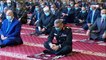 الرئيس عبدالفتاح السيسى وقادة القوات المسلحة يؤدون صلاة الجمعة بمسجد المشير