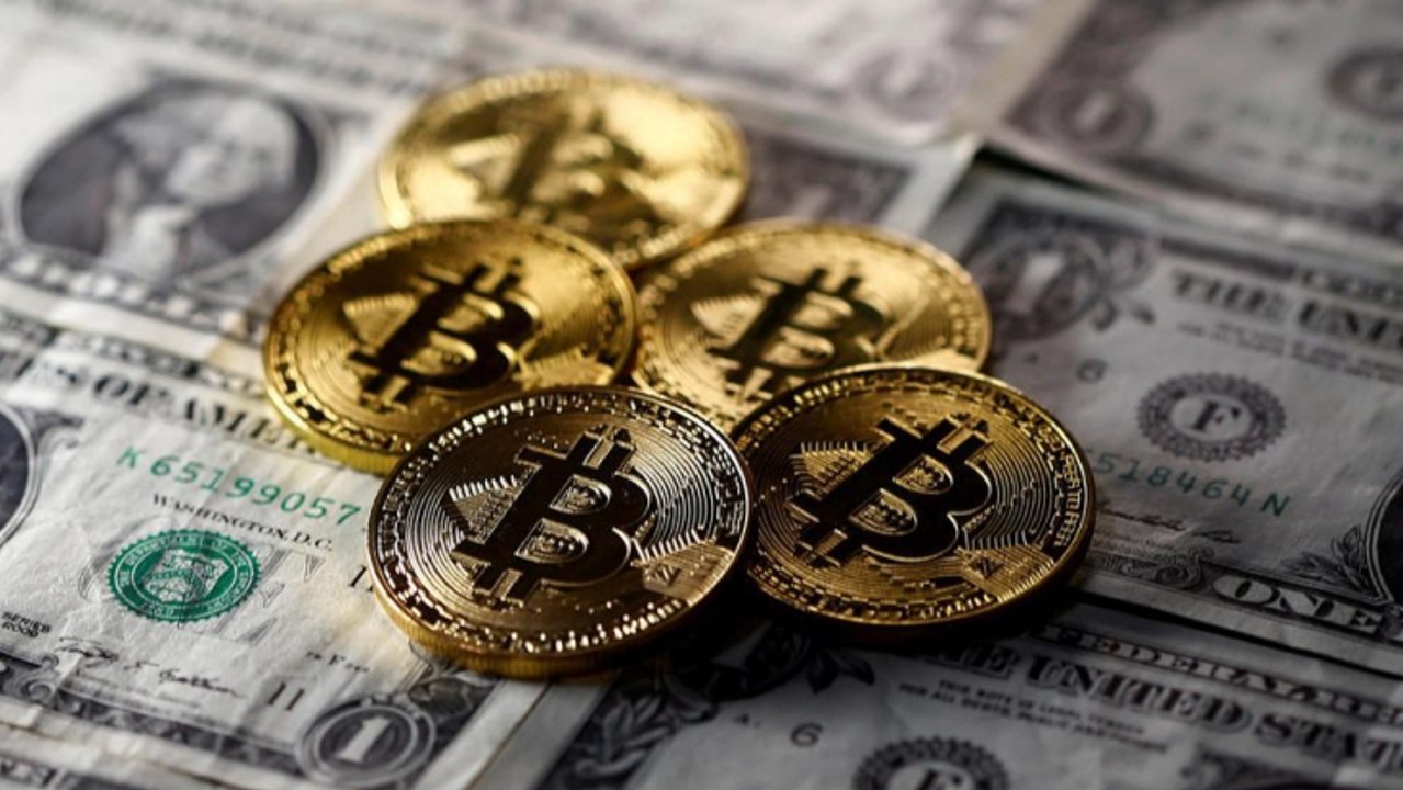 Bitcoin : la "bulle" de la monnaie virtuelle va-t-elle éclater ?