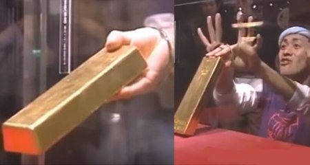 Un musée japonais offre une récompense à ceux qui réussiront à sortir ce lingot d'or de 12 kilos de sa cage de protection