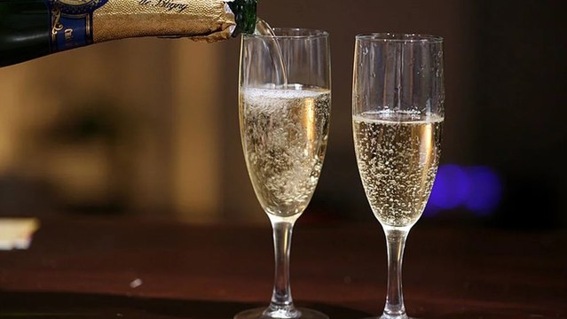 La petite cuillère dans le champagne pour garder les bulles, ça marche vraiment ?