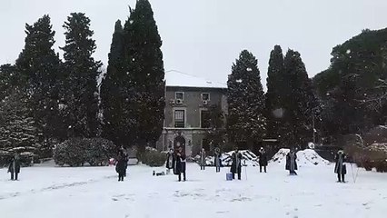 Boğaziçili akademisyenler kar altında nöbete devam etti