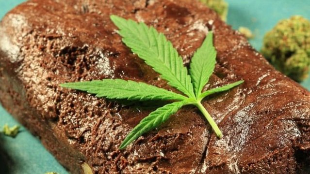 Noël 2017 : un space cake géant distribué gratuitement dans un marché de Noël en Suisse !