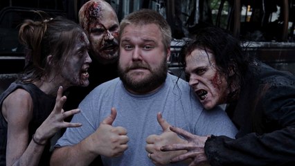 The Walking Dead : Robert Kirkman écrit une lettre aux fans pour s'excuser de la mort de ce personnage