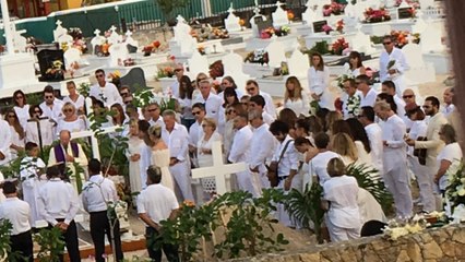 Obsèques de Johnny Hally­day : un des invités fait un malaise