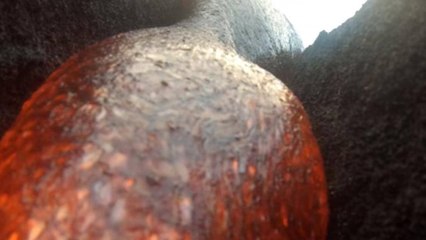 Volcan : une caméra tombe dans la lave et en ressort en ayant tout filmé (Vidéo)