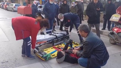 Otomobille çarpışan motosikletin sürücüsü yaralandı