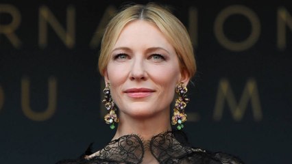Festi­val de Cannes 2018 : le geste fort de Cate Blan­chett sur le tapis rouge
