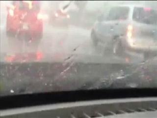 Hujan air batu di Singapura