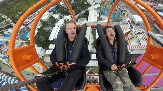 VIDEO - Incident à la Foire du Trône : une barre de sécurité lâche en plein vol !