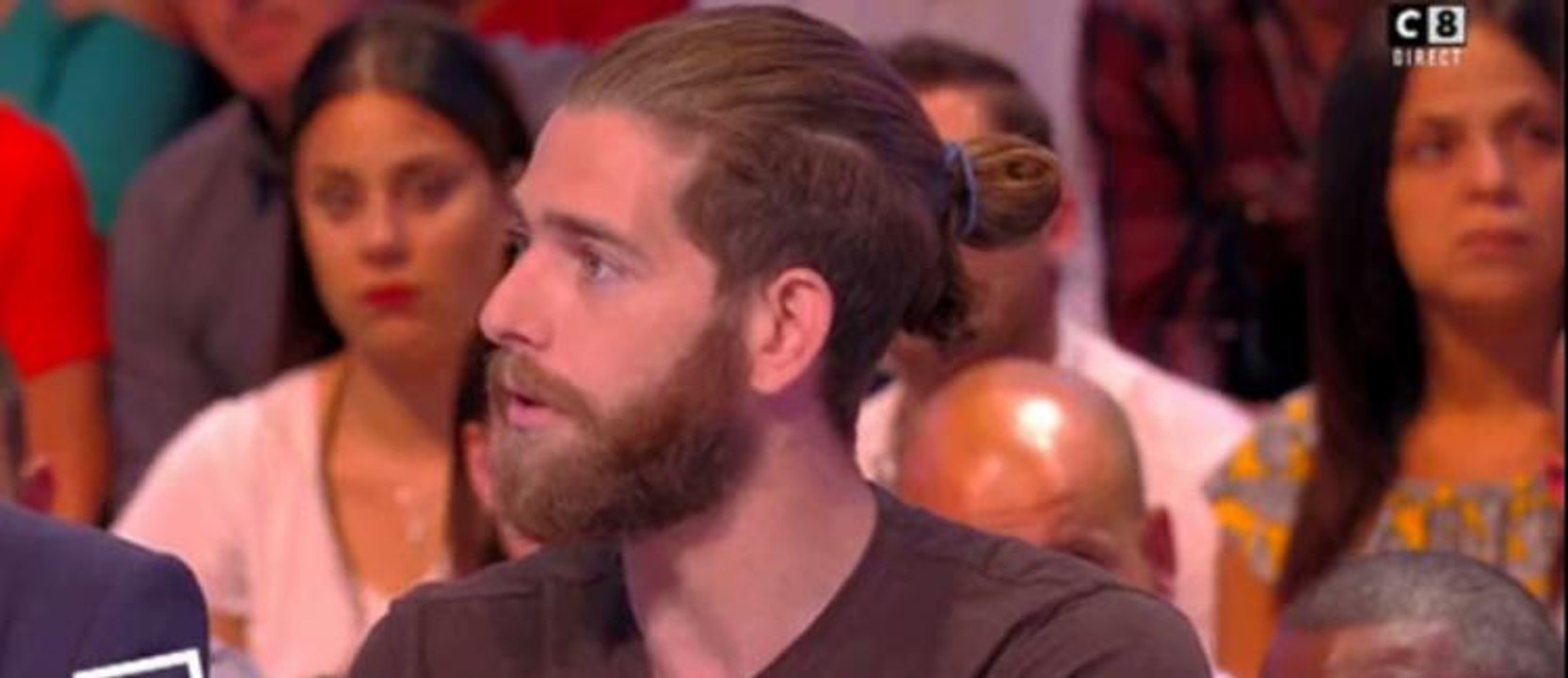 "Dans la nuit, elle est venue contre moi" : l'étrange révélation de Jimmy,  un candidat de Koh-Lanta, sur Candide Renard